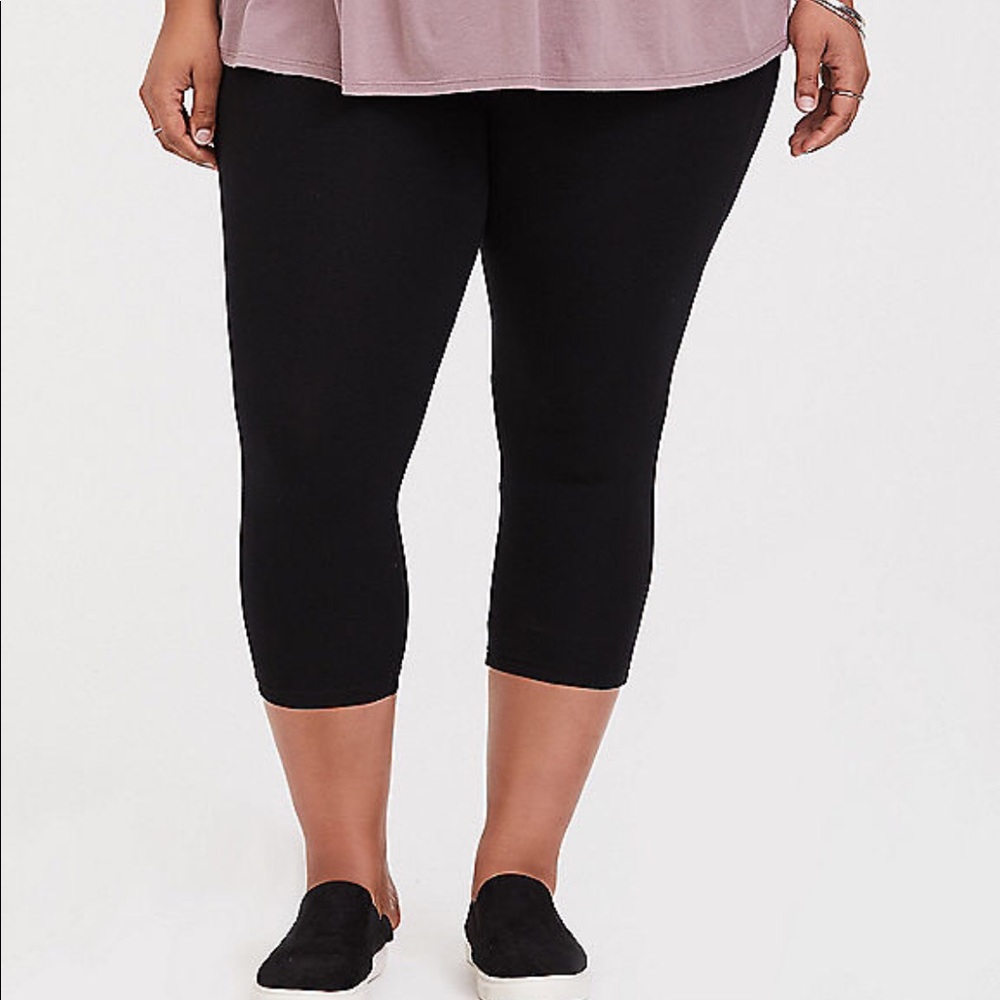 NWT Torrid Black Capri Leggings